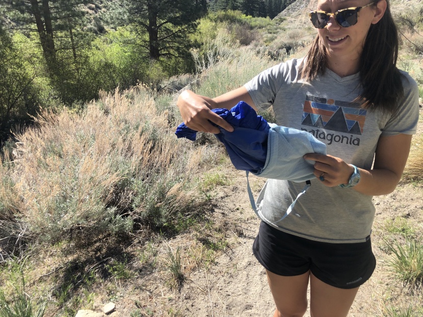 brooks lsd pullover for women - the lsd packs down into its own mesh backpack!