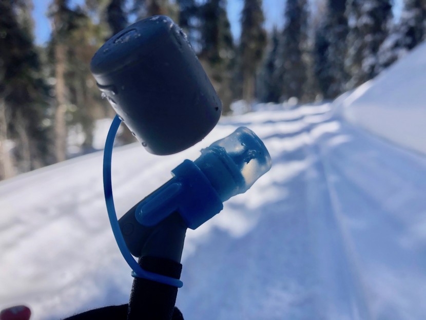 hydrapak hydrasleeve - a look at the high flow bite valve and cover. the locking mechanism...