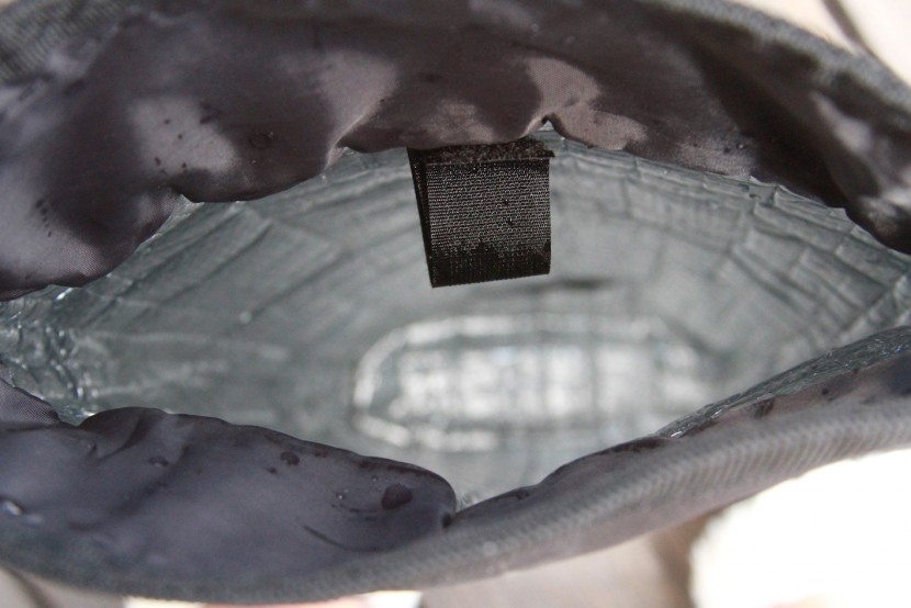 hydrapak hydrasleeve - a look inside the sleeve. it insulates using foam and reflective...