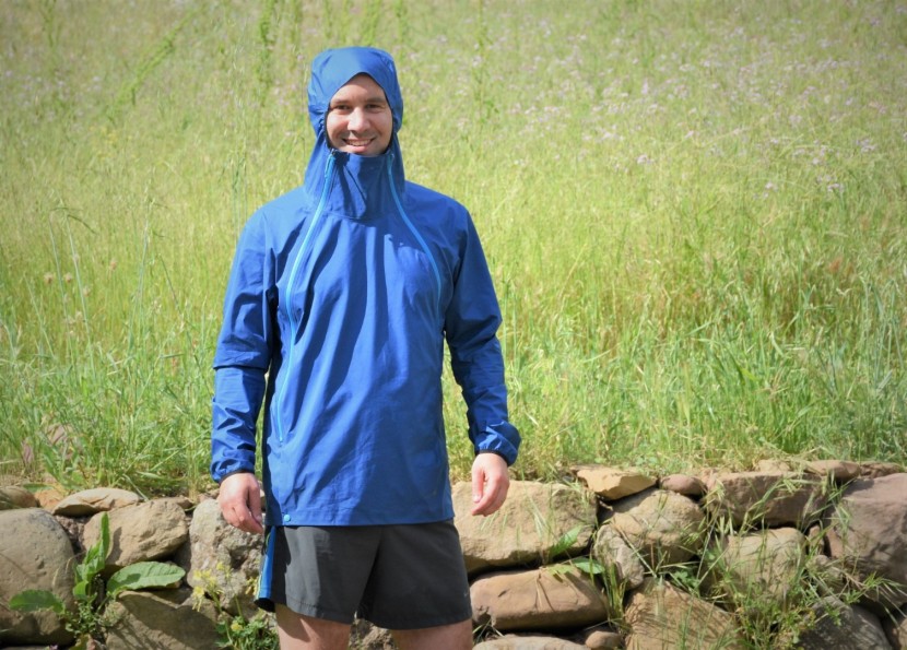 running jacket - with fully waterproof material, fully taped seams, a water-repellant...