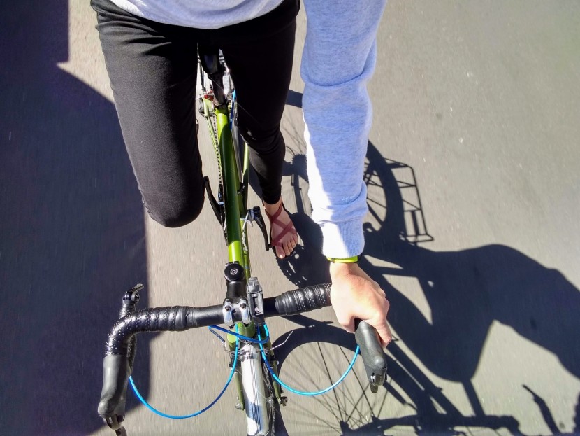 olukai upena - the upena's sole is rigid enough to be supportive on quick bike...