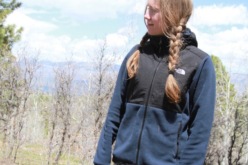 the north face denali 2 hoody for women - the fit is bulky and boxy. we do appreciate it's massive pockets and...