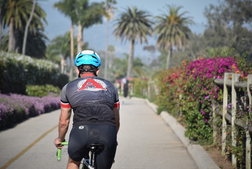 oakley aro5 - the aro5 has a sleek and stylish design, but our testers found it...