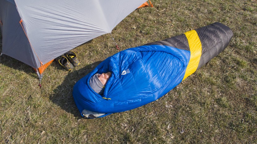 sierra designs cloud 800 / 35 - the sierra designs cloud 800 35's generous comforter and zipperless...