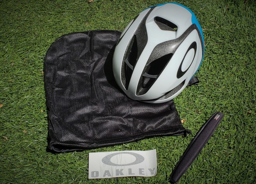 oakley aro5 - the soft mesh carrying bag and extra forehead pad will add to the...