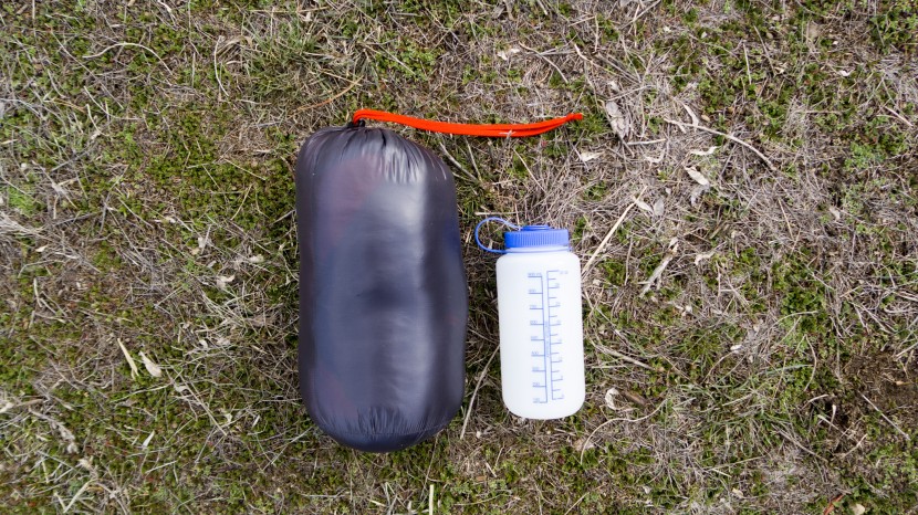 rei co-op magma trail quilt 30 - the included rei trail magma 30 quilt stuff sack packs the quilt...