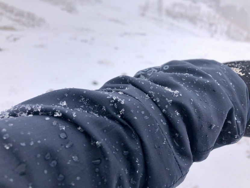 mountain hardwear kor cirrus hybrid hoody for women - the fabric offers some water resistance in the face of a storm...