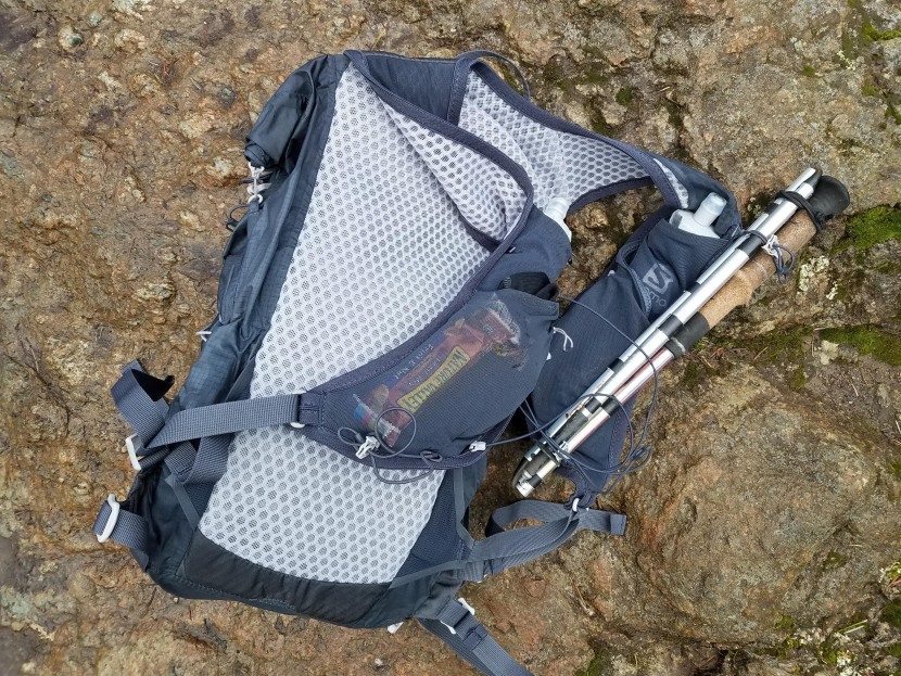 salomon xa 25 - with a bunch of front pockets, it's easy to organize and get to your...