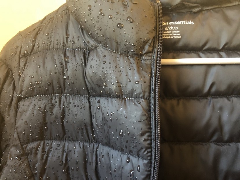 amazon essentials lightweight water-resistant for women - though the fabric repelled water, the baffle seams allowed the...