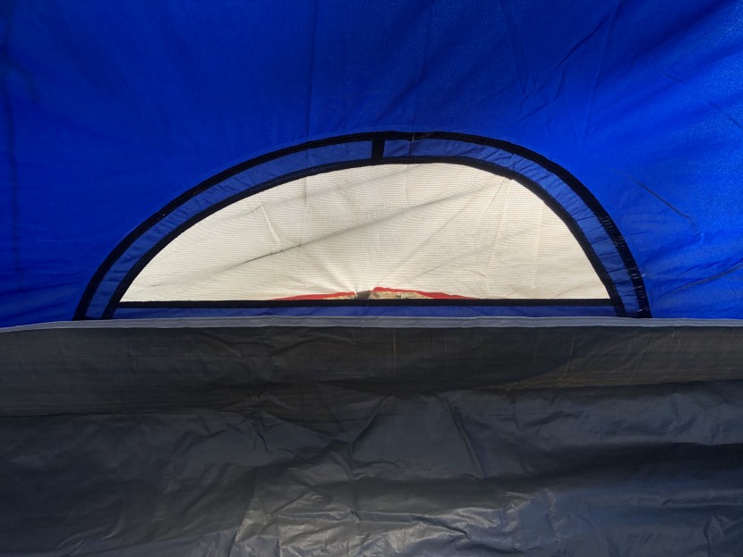 coleman elite montana 8-person - bathtub floor and lone vent inside the elite.