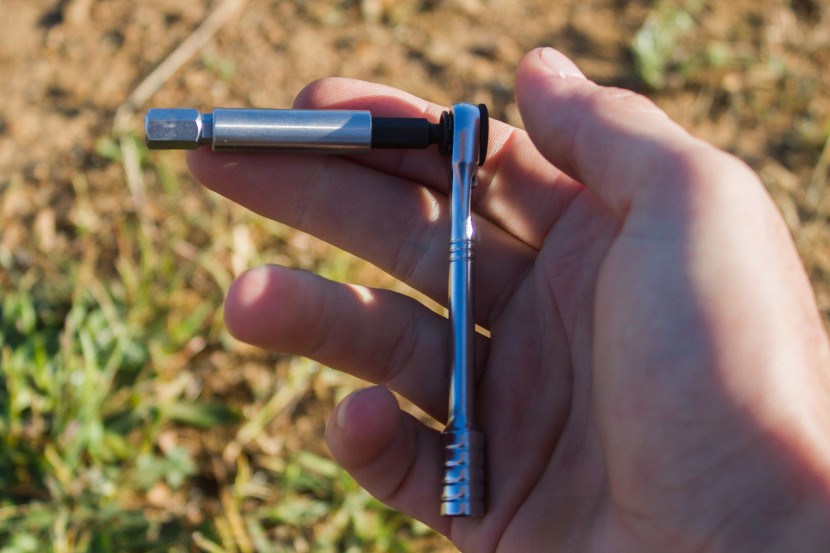 the magnetic bit holder allows access to tight places.