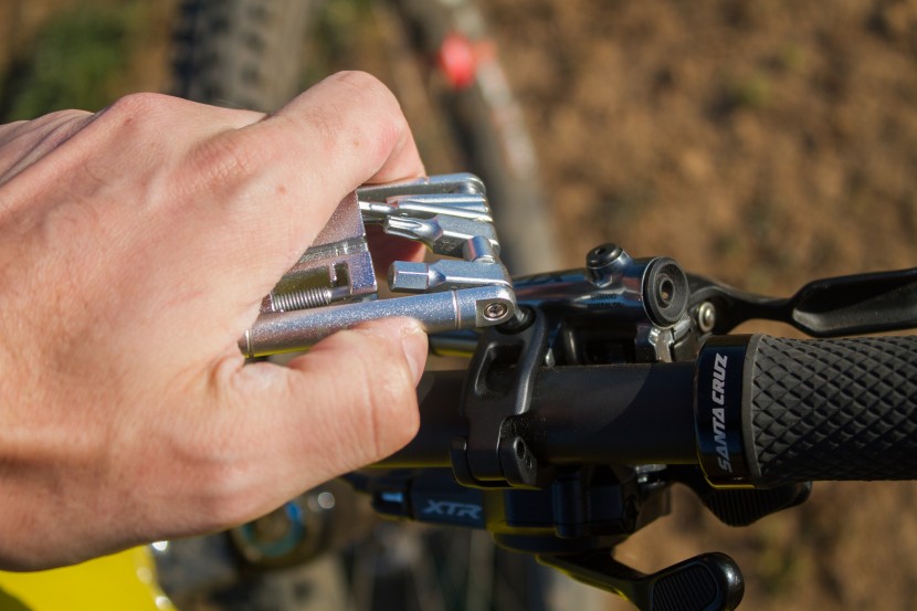 fabric 16 in 1 - the simple design makes this tool great for quick mid-ride cockpit...