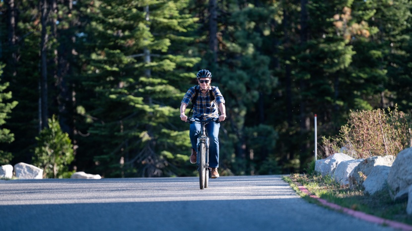 ancheer 27.5-inch blue spark electric bike - with a 374wh battery, the blue spark had a surprisingly good range...