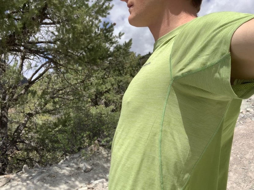 running shirt - other than the taped seams on the shoulders, flatlock seams are used...