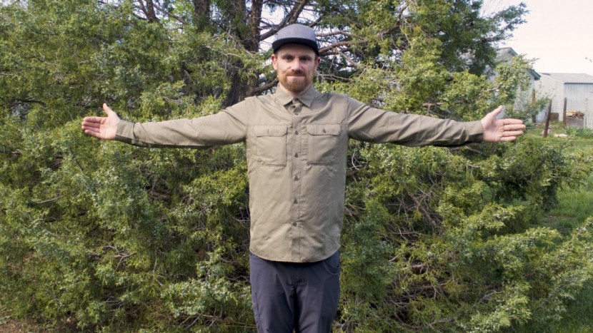 impressively, the sleeves of this shirt don't leave our wrists...