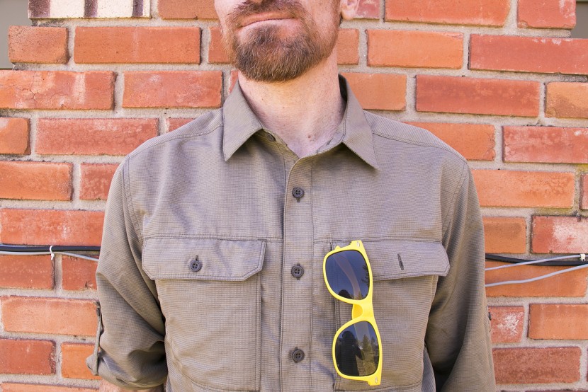 this is a clean looking shirt, just as at home hanging with friends...