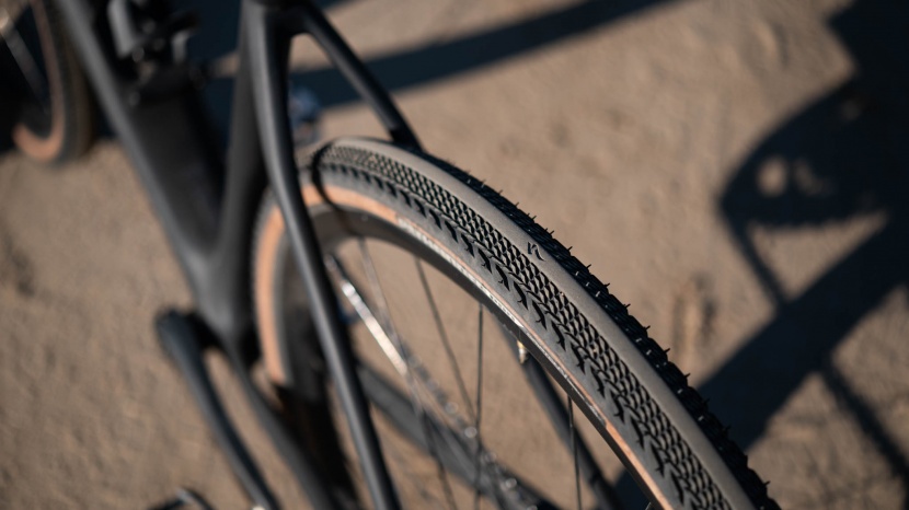 specialized diverge comp carbon - the comp carbon comes with a nice set of wheels and 2bliss ready...