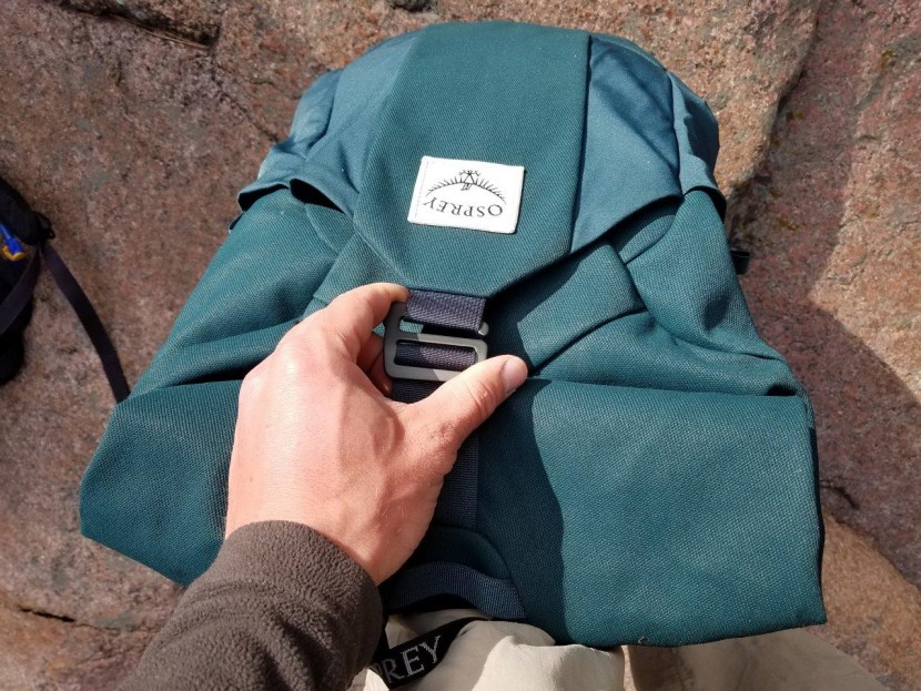 the roll top is stiff and easy to use.