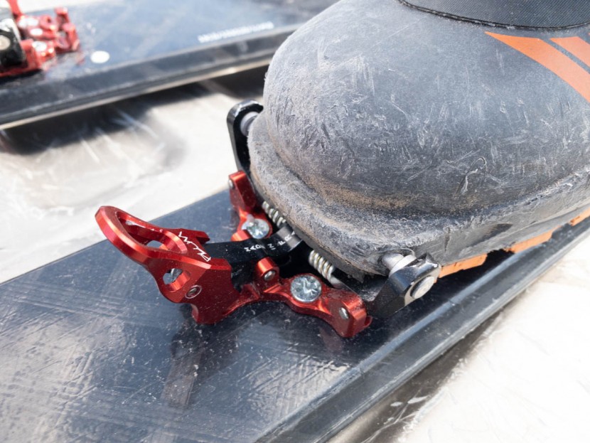 plum r170 - the svelte, simple, solid toe piece of the r170 is similar to those...