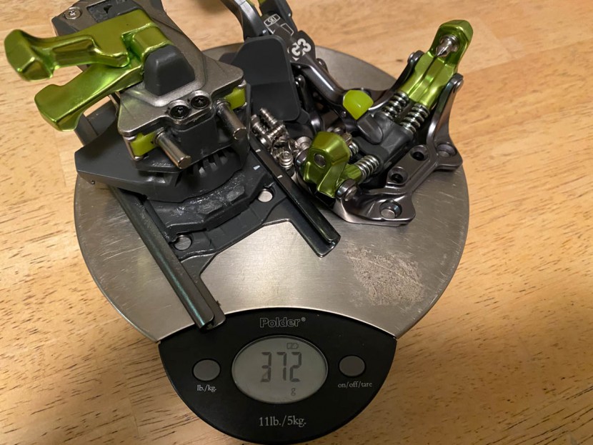 weight of one zed 12 binding, without brakes or leashes