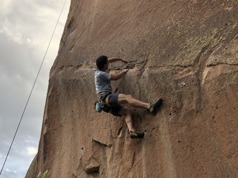 black diamond hotwire - with a very large notch and hook on the nose, these carabiners are...