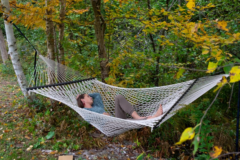 budget hammock - the spreader bars keep the hammock from wrapping around you and...