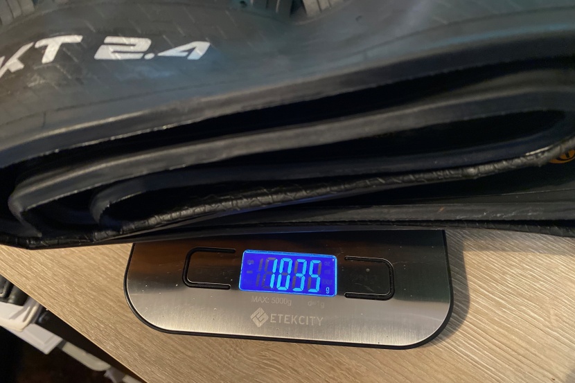 continental der kaiser projekt protection apex - 1035-grams is quite light for a burly 2.4-inch tire.