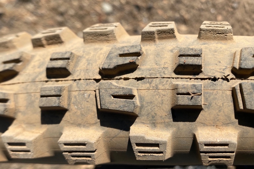 vittoria mazza - the tread wear on the mazza after about 250 miles. the side knobs...