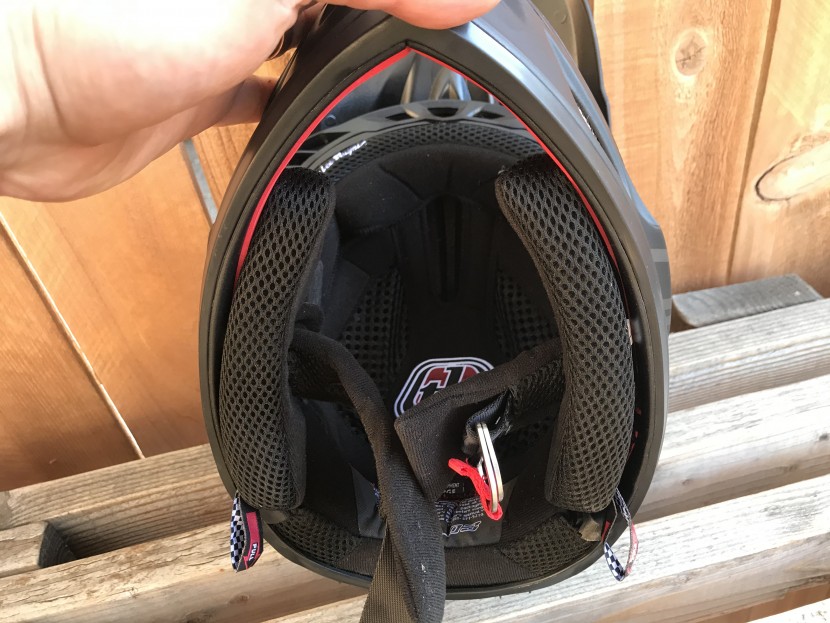 troy lee designs d3 fiberlite - loads of padding makes the d3 fiberlite a plush and comfortable...