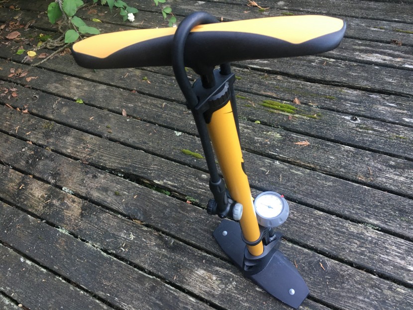 bv bicycle ergonomic - the hose secures on both sides of the tube - we like this secure...