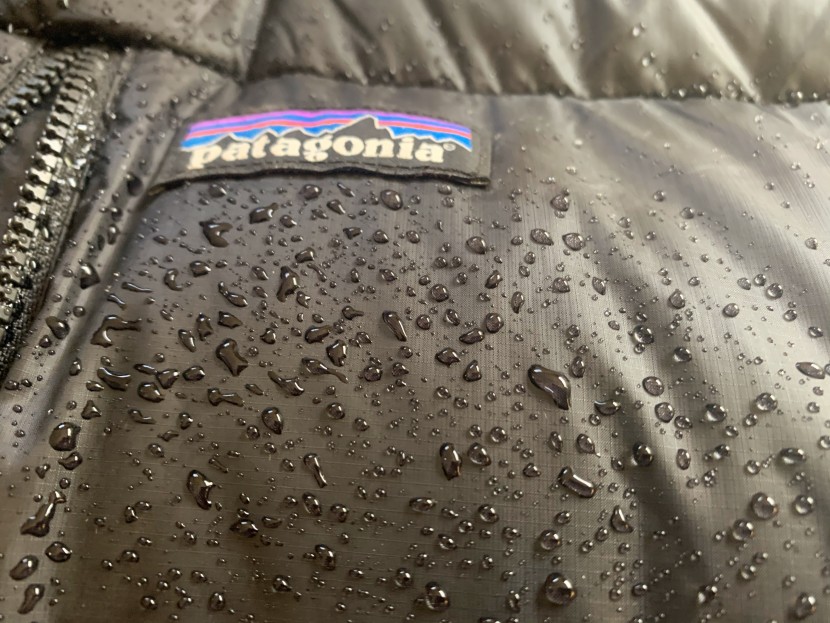 patagonia fitz roy hooded - the fitz roy's dwr coating beading off water.