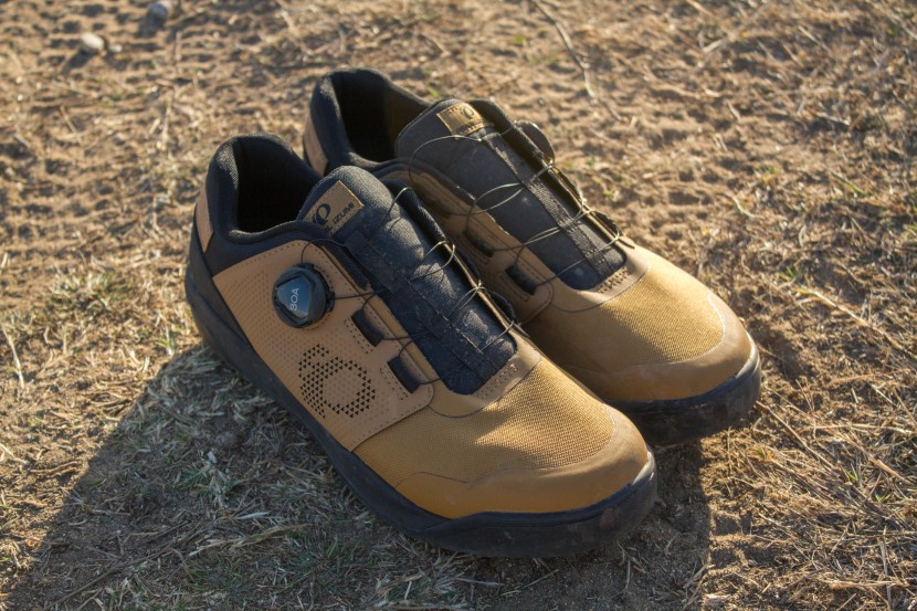 pearl izumi x-alp launch spd - ample padding and a simple, effective closure system make these...