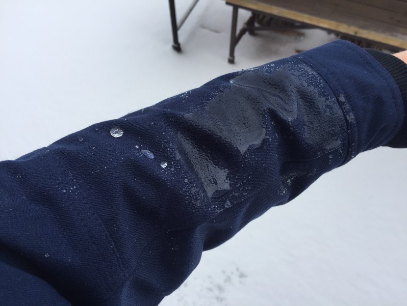 columbia boundary bay long - the boundary bay's soft outer fabric wets out easily, but a...