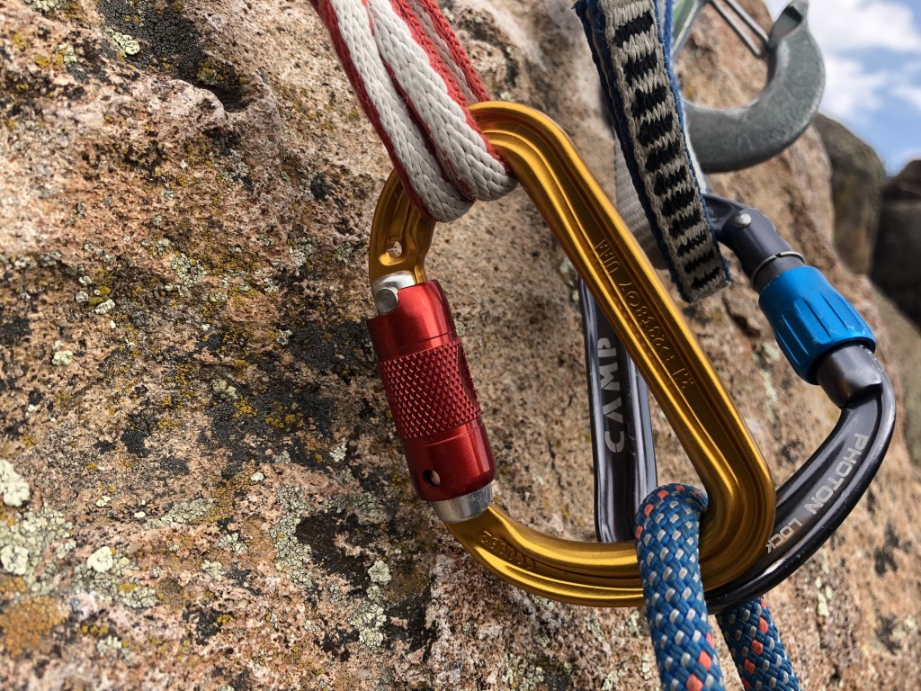 petzl sm'd twist-lock - the sm'd is a full-sized yet compact offset-d shaped locker that we...