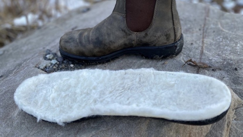 blundstone thermal for women - a look at the super warm and cozy removable liner in the blundstone...