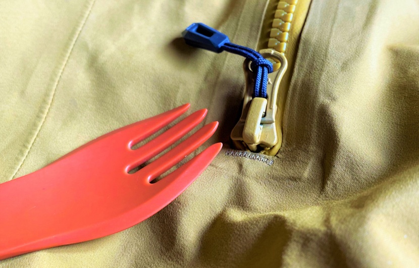 outdoor research archangel - unfortunately, there is a small gap at the edge of the zipper on the...