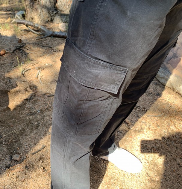 pants mens - the wrangler cargo pants pocket details.
