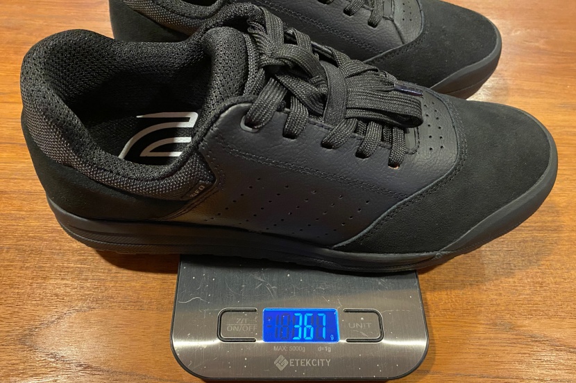 specialized 2fo roost flat - our size 43.5 test paired weighed an average of 367.5-grams per shoe...