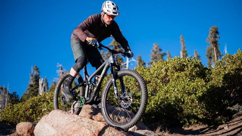 mountain bike flat shoes - comfortable shoes allow you to focus on the trail ahead.