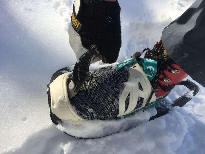evvo snowshoes - this size 43 boot does not fill the "slipper" front of the binding.