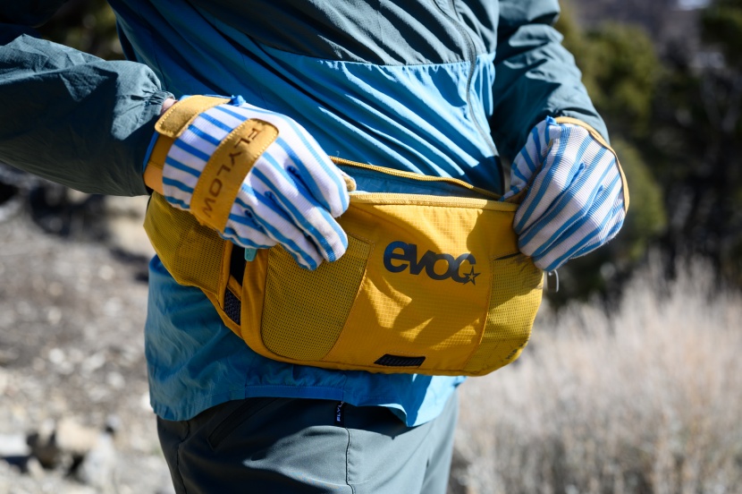 mountain bike hip pack - the evoc hip pouch 1l is a very lightweight and comfortable hip pack...