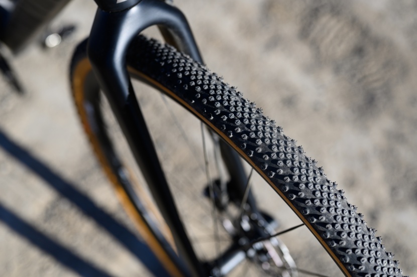 canyon grail cf sl 7 - the dt swiss wheels are tubeless-ready, as are the slick-looking...