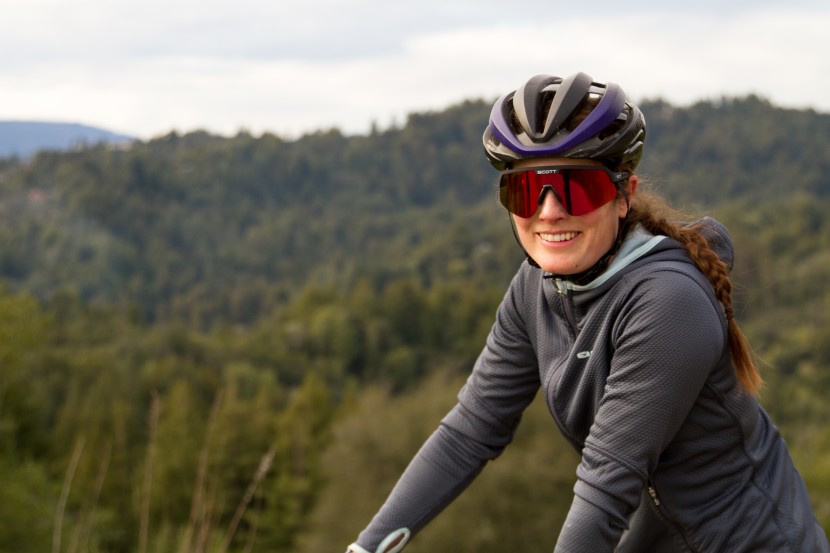 scott sport shield - the throwback style matches the current trend in cycling glasses.