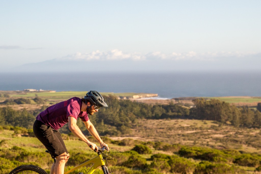 giro manifest spherical - we were impressed with the dual shell's compact, sleek styling.