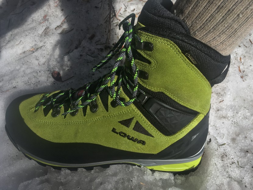 lowa alpine expert gtx - the achilles cutout at the back of the cuff increases comfort on...