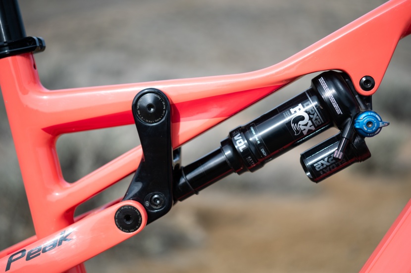 a fox dpx2 performance elite shock handles the rear suspension duties.