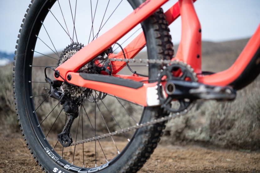 the 12-speed shimano xt drivetrain is excellent.