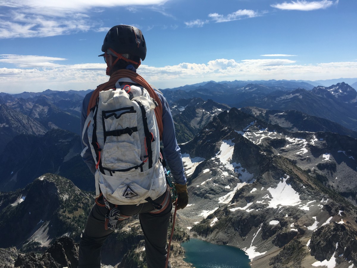 Best Mountaineering Backpack Review (Enjoying the view from the office, testing the Hyperlite Prism on Black Peak, North Cascades, WA.)