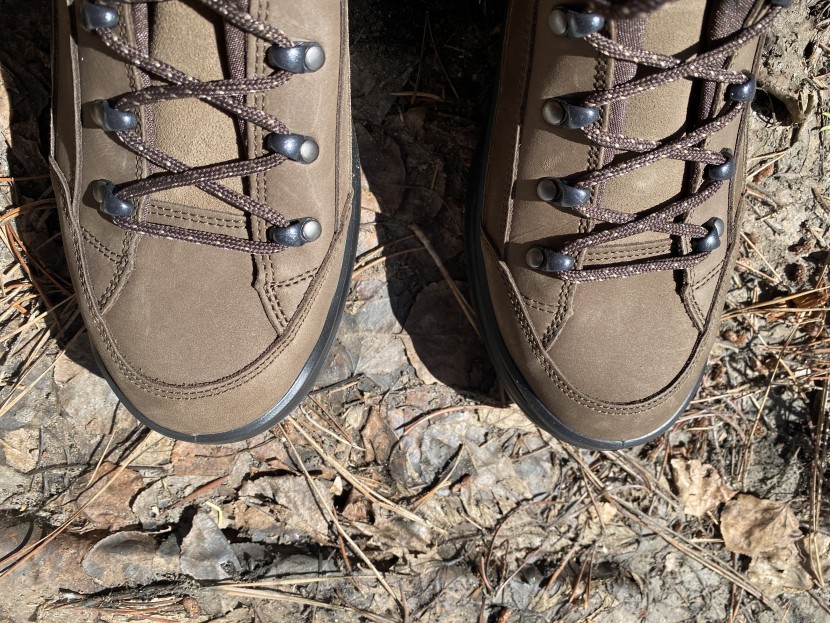 lowa renegade gtx mid - the forefoot has a whole lot of seams where the different panels of...