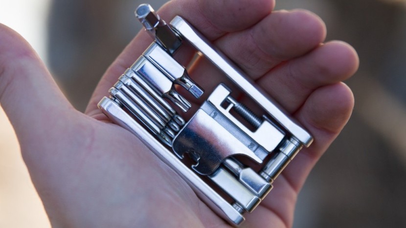 pro bike tool 17 in 1 - the frame is a little bit short for optimal leverage, but the width...